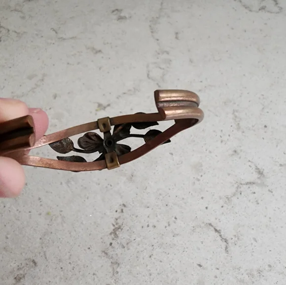 Vintage copper & brass floral cuff bracelet with blue turquoise stone - Picture 5 of 9